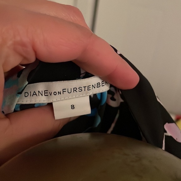 Diane von Furstenberg
Freya Floral Daze Shirtdress - Picture 10 of 14